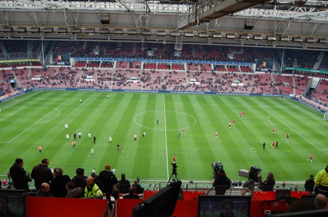 Prachtig gebaar: PSV herdenkt voor wedstrijd tegen FC Twente overleden fans 